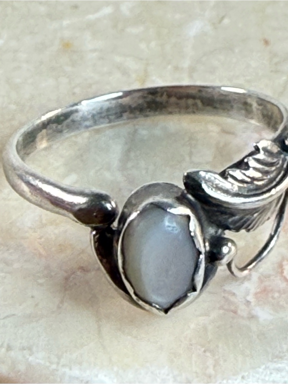 Navajo Indian Sterling Silver Leaf Ring with Moonstone White, Size 4.5
